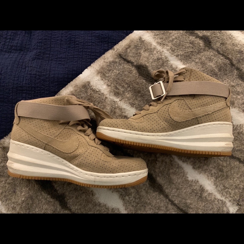 Nike Women’s Dunk Sky High - RARE